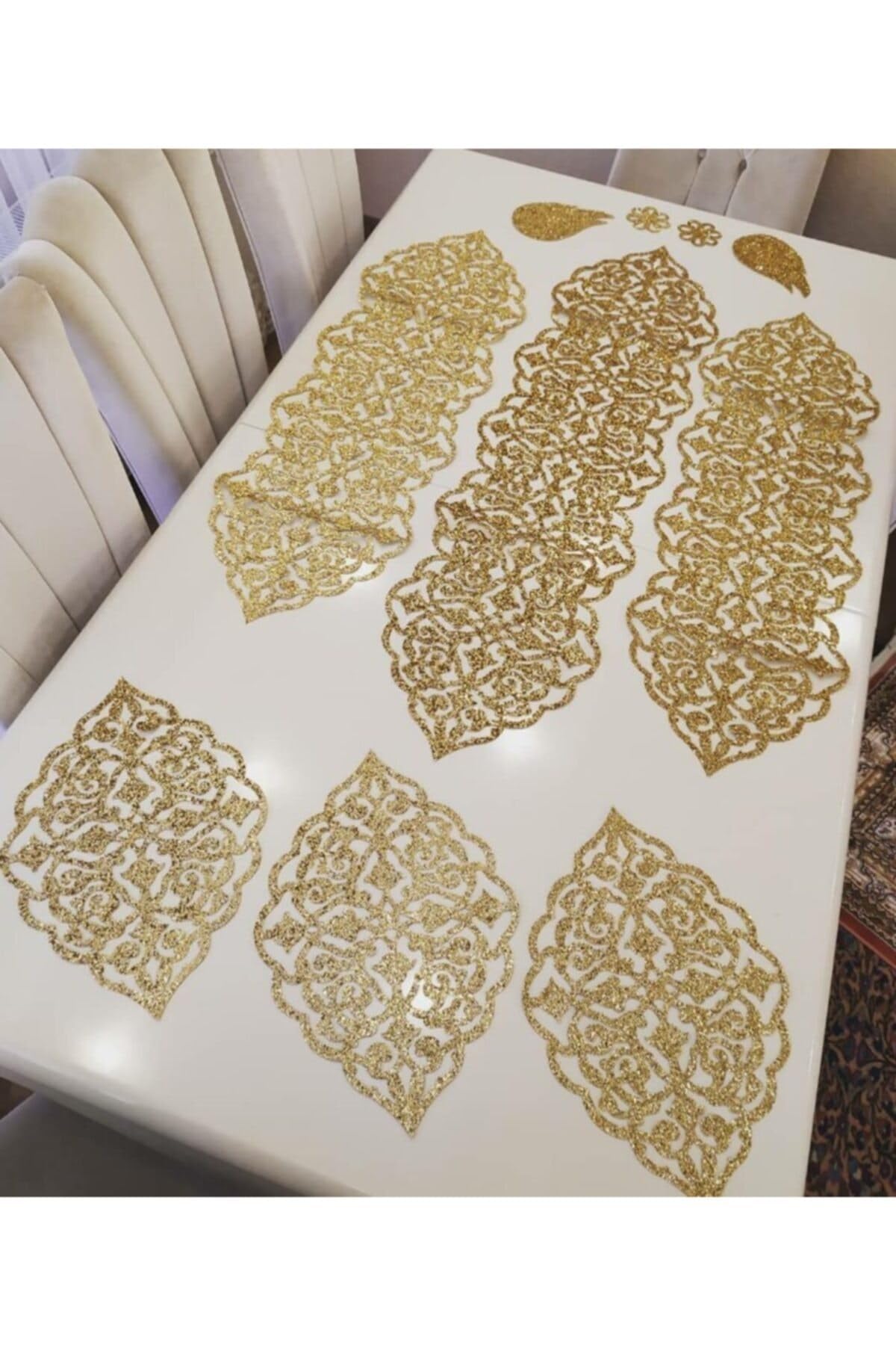 Table Runner - ชุดผ้าปูโต๊ะและแผ่นรองจานลายหนังเทียม 10 ชิ้น | ทองประกาย |